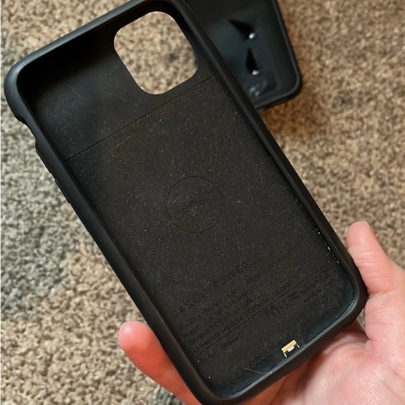 iPhone 11 cheetah print charging case and loopy case - Picture 2 of 3